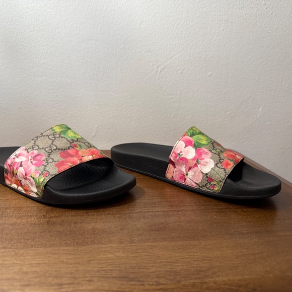 Gucci Women's Floral Slide Sandals - Picture 5 of 7